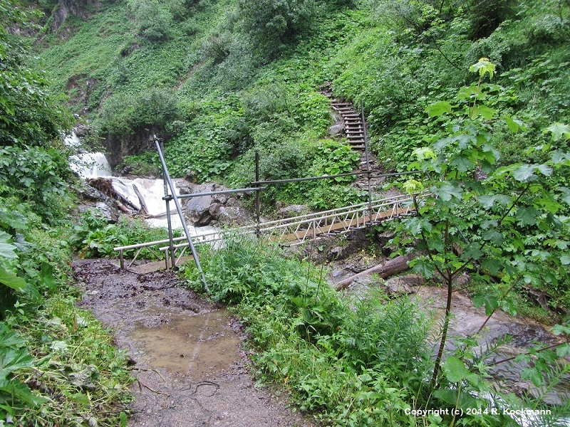 Ohne diese Brcke wre das Weiterwandern recht schwierig