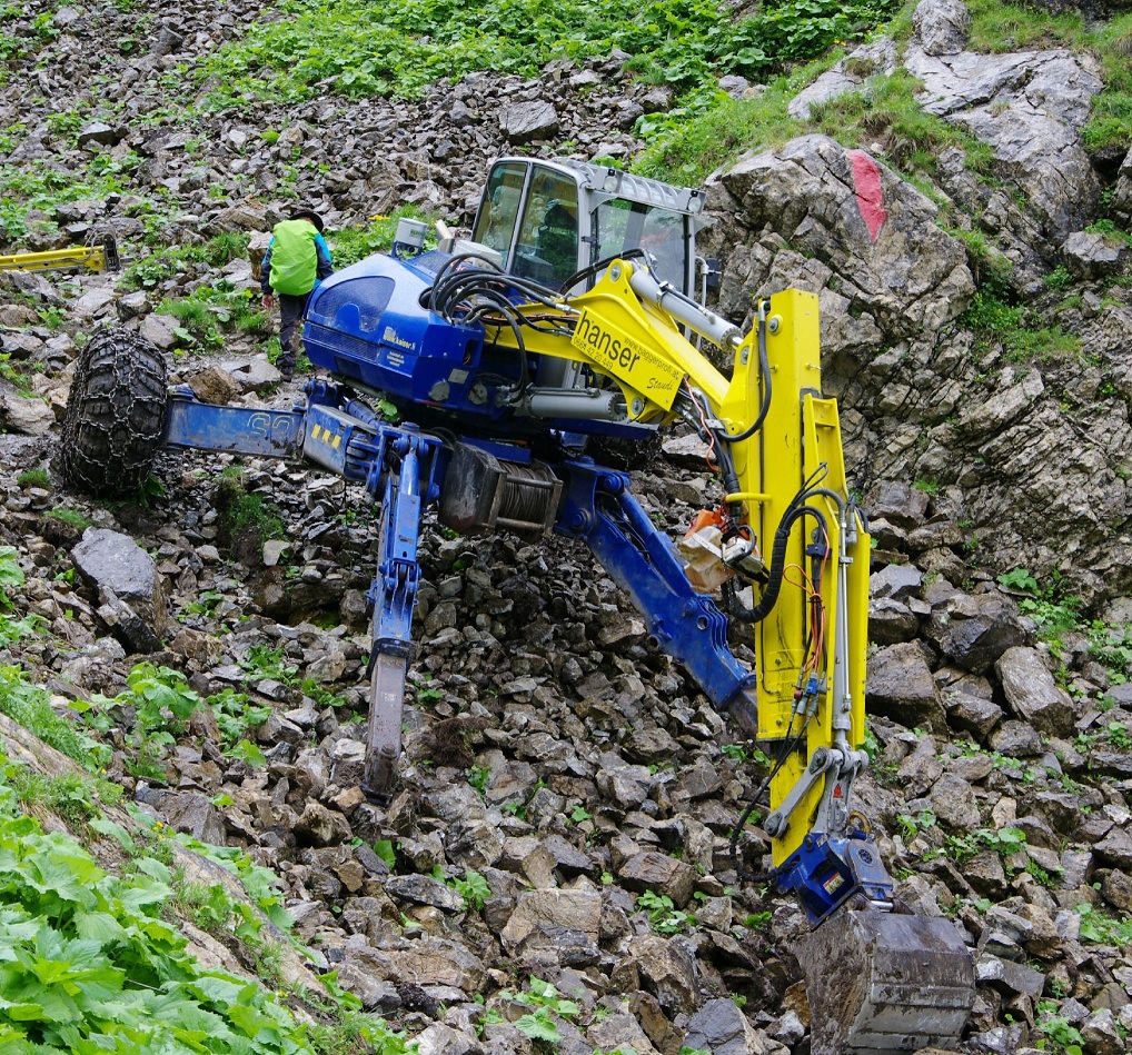 Dieser Bagger war die Ursache fr die schlechten Wegstrecke