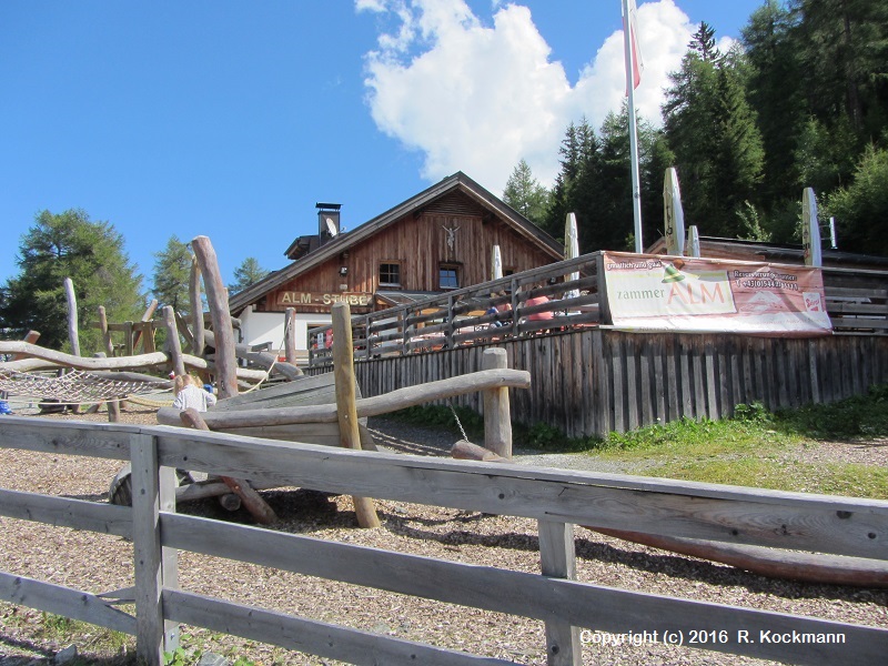 Mittagspause an der Zammer Almhütte