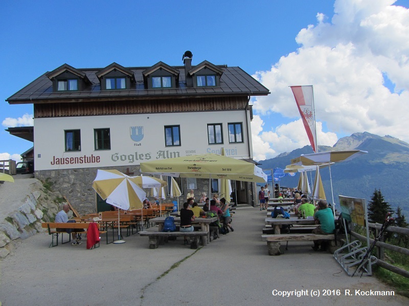 An der Goglesalm geht es hinab nach Piller