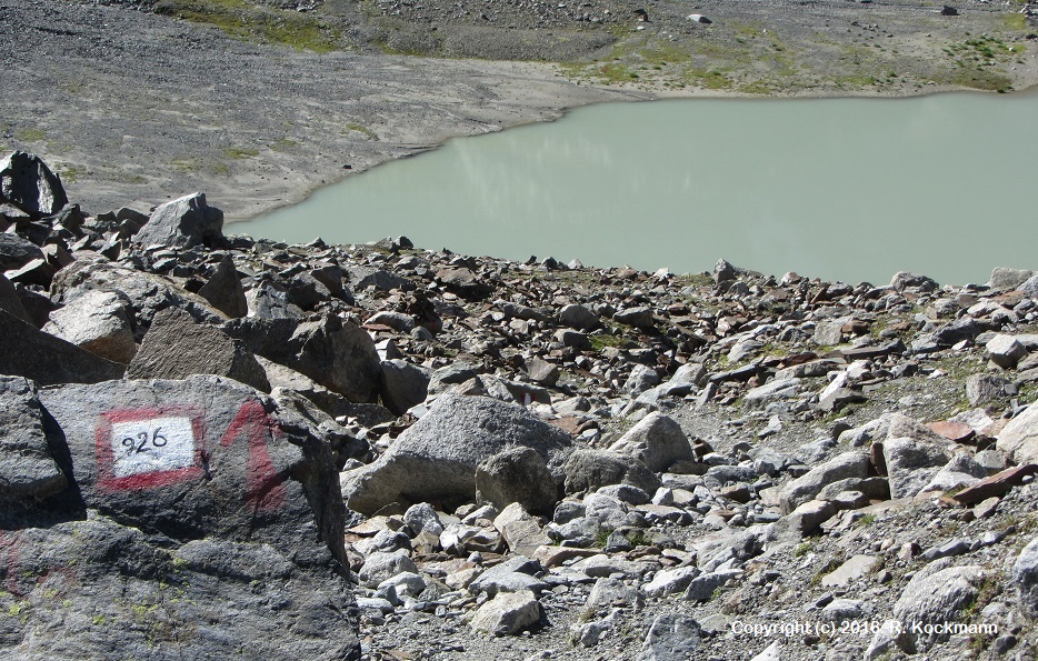 Ein kleiner See kurz vor dem Madatschjoch, der gespeist wird vom Gletscher vor dem Joch