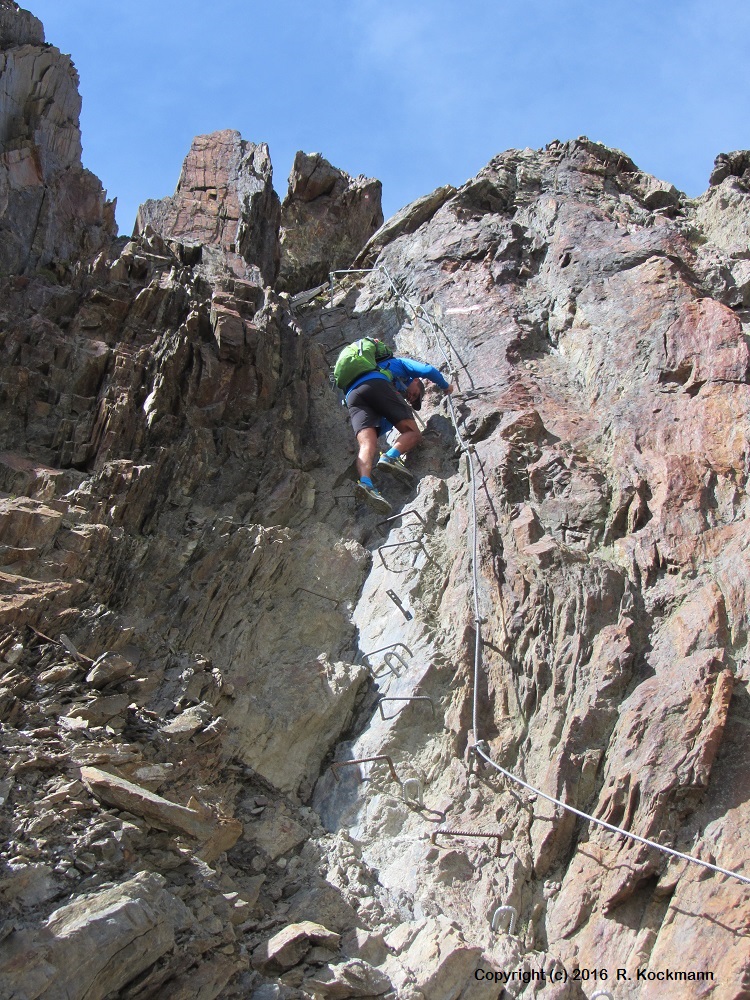 Manfred beim Abstieg ber den Klettersteig, die zwei Leitern hat er  schon passiert