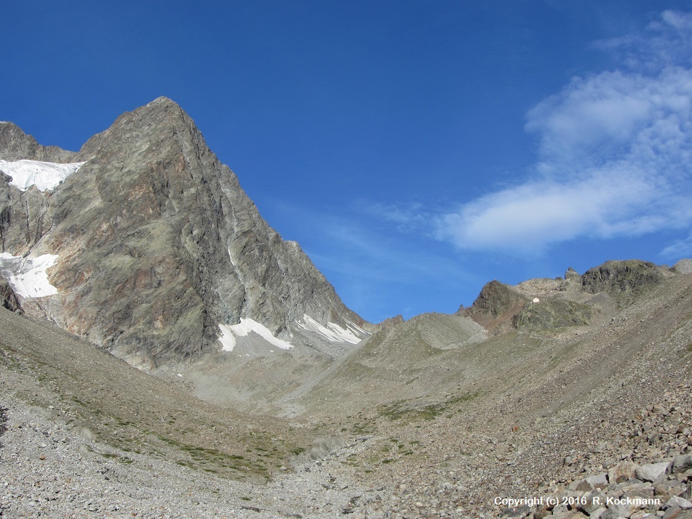 Links die Watzespitze, der Ostgrat als Kletterrefugium