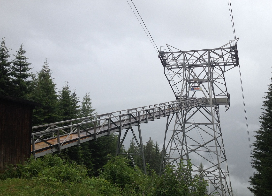 Die Rampe der Mittelstation der Venetbahn; Hier Ein- und Ausstieg, um zur Skihtte Zams zu gelangen