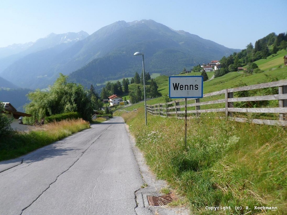 Abgang nach Wenns zur Bushaltestelle