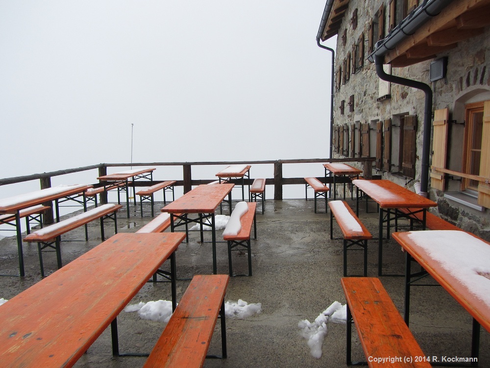 Eine verwaiste Terrasse