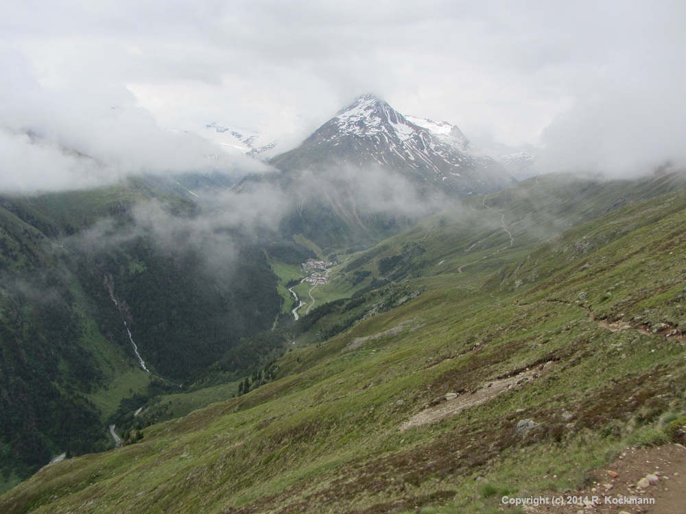 Unten im Tal ist der kleine Skiort Vent zu sehen