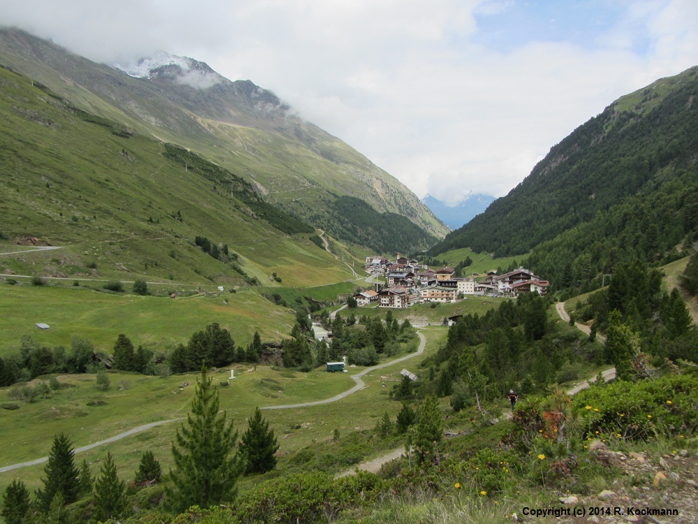 Ein Blick zurck auf Vent beim Aufstieg zur Martin-Busch-Htte