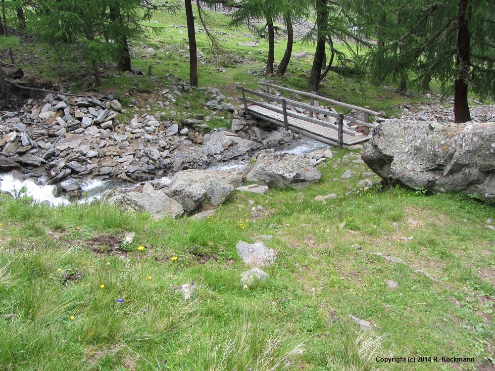 Im Hochtal angekommen berschreite ich den Grafbach, der spter ins Pfossental fliet