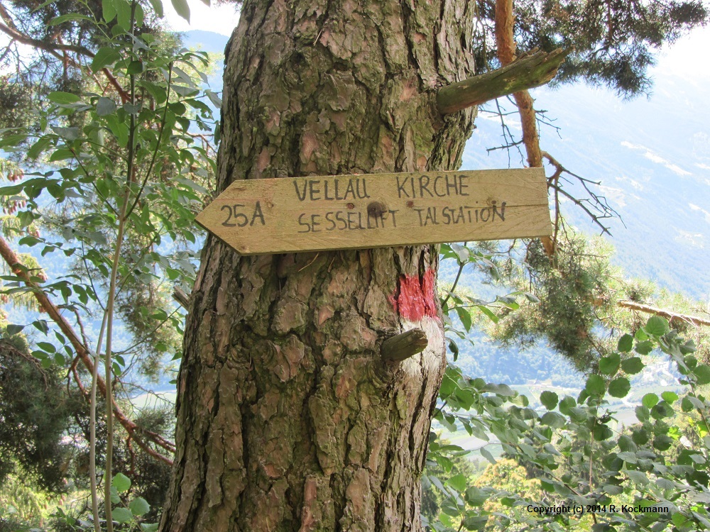 In Vellau komme ich dann an einer kleinen Kirche vorbei