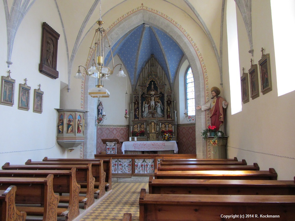 Die kleine Kirche in Vellau von innen