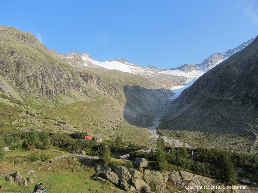 ber diese Brcke kommen die Wanderer, die das Schnbichler Horn berschritten haben