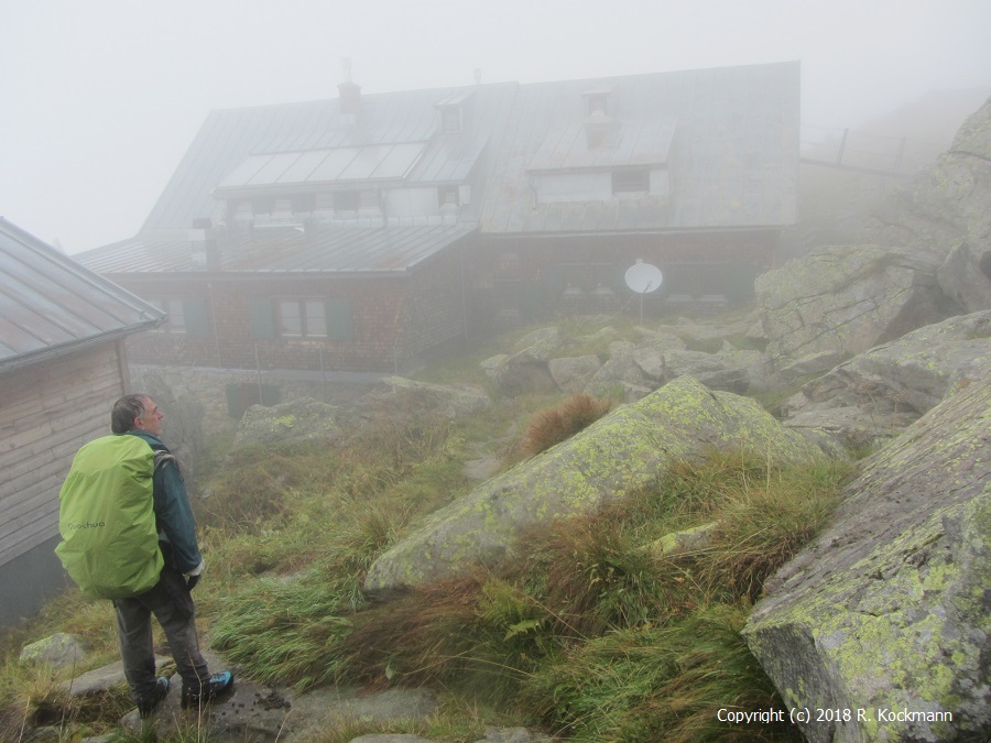 Vor uns im Nebel: die Kasseler Htte