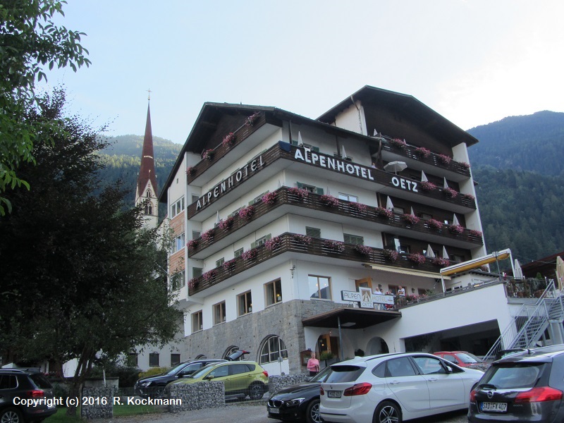 Unser Startpunkt im Ort Oetz: "Alpen-Hotel Oetz"