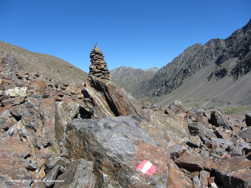 Imposantes Steinmännchen auf dem Weg zur Schweinfurter Hütte