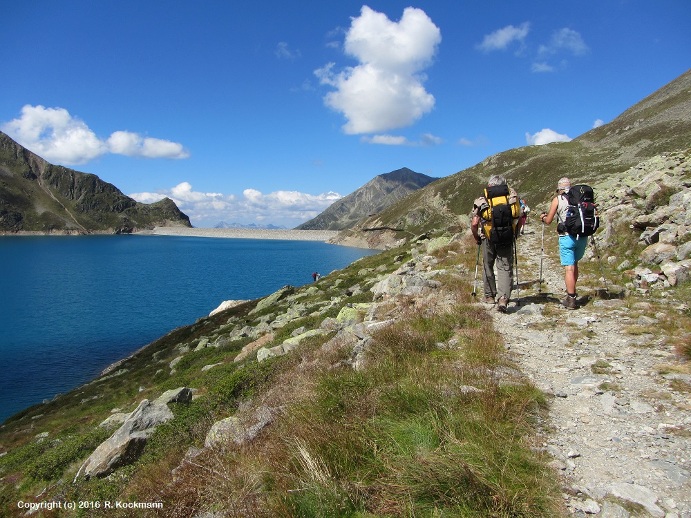 Der Weg fhrt dann am Speichersee entlang