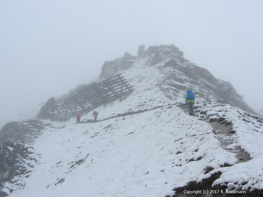 In diesigem Wetter wandern wir zur Starkenburger Htte