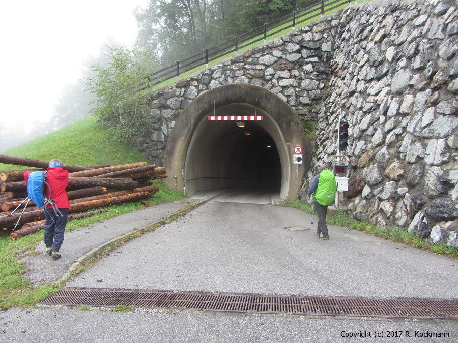 Bald geht es durch einen Tunnel von 660 Metern Lnge