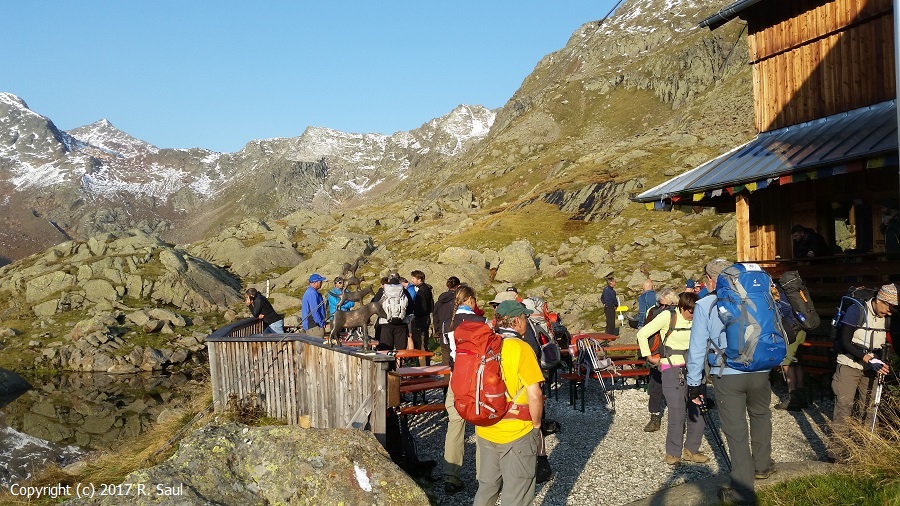 Andrang am Morgen vor dem Aufbruch zur Innsbrucker Htte